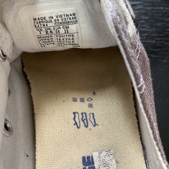 Converse All Stars Sneakers. Gray/White. Youth size 3. - Picture 5 of 7